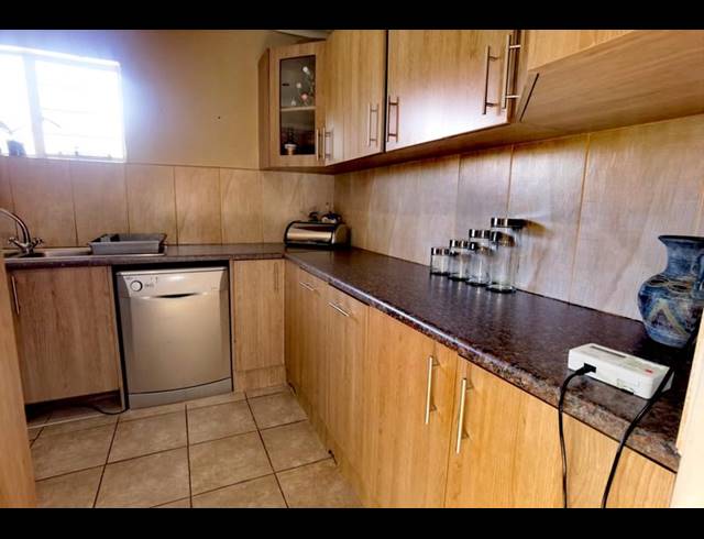 3 BEDROOM HOUSE FOR SALE IN DERSLEY